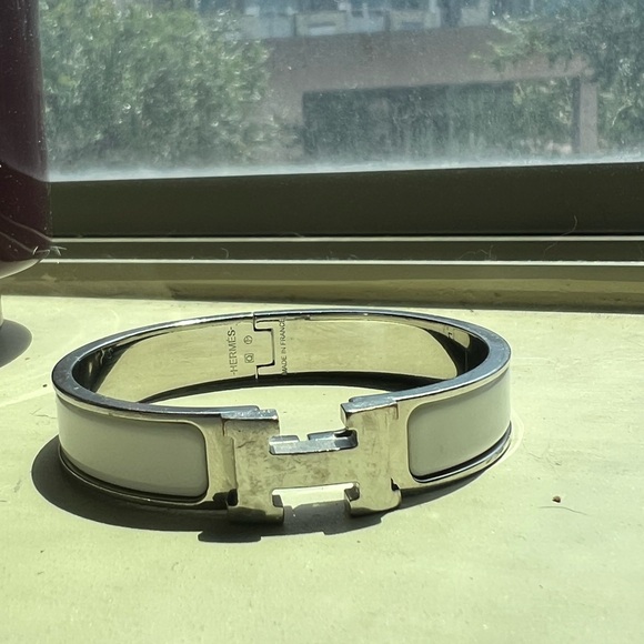 Silver and White Hermès Clic H bracelet - Picture 2 of 10